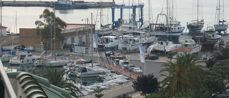 Dúplex , gran terraza con inmejorables vistas al mar,cerca del mar y del centro 