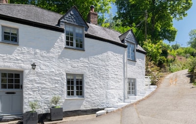 Wunderschönes, weiß getünchtes Cottage in Cornwall mit stilvollem, modernem Interieur