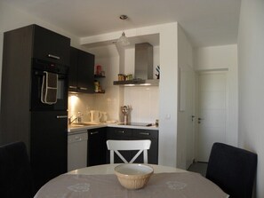 Brand new, fully equipped kitchen