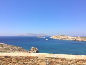 Uninterrupted seaviews - Sikinos island right ahead!