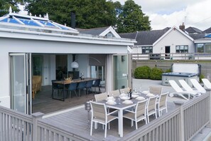 Hot Tub, Sea Views and Log Burner