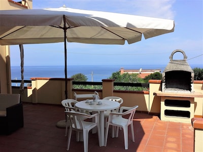  HAUS AM MEER MIT TERRASSE UND SCHÖNEM BLICK