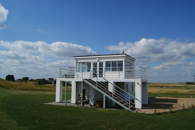 Stunning Art Deco house in the middle of farmland yet near to the beach