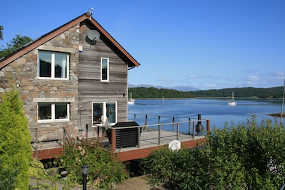 Casa de diseño contemporáneo situada en Loch Creran con acceso al agua 