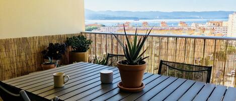 Terrasse/Loggia avec vue sur mer