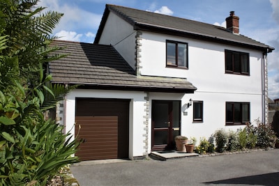 Clays House Cornwall - A spacious family friendly home in central Cornwall. 