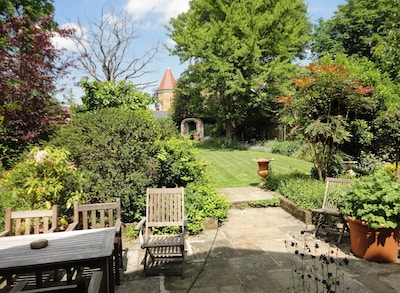 LARGE  LUXURIOUS LONDON HOUSE EALING, LOVELY GARDEN - GREAT PLACE TO STAY
