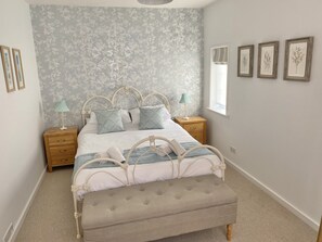 Master bedroom - dual aspect with kingsize bed