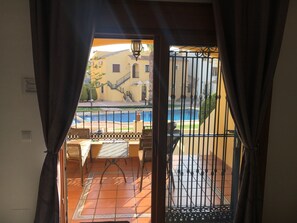 Poolside views from your sofa!
