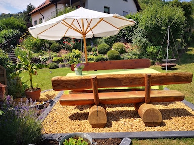 Helle FeWo mit Garten und Balkon, ruhige Waldrandlage, renoviert
