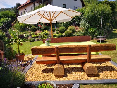 Helle FeWo mit Garten und Balkon, ruhige Waldrandlage, renoviert