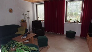 Das gemütliche helle Wohnzimmer