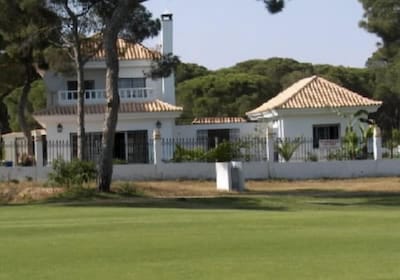 Golf Villa / Anex con piscina y amplio jardín de la casa con jardín