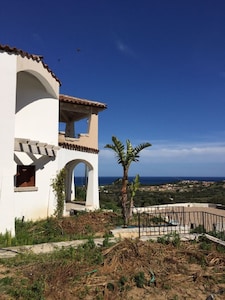 Apartment with swimming pool and sea view