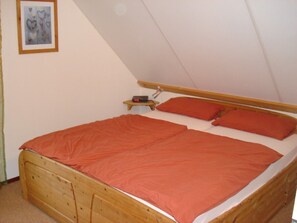 Schlafzimmer oben rechts