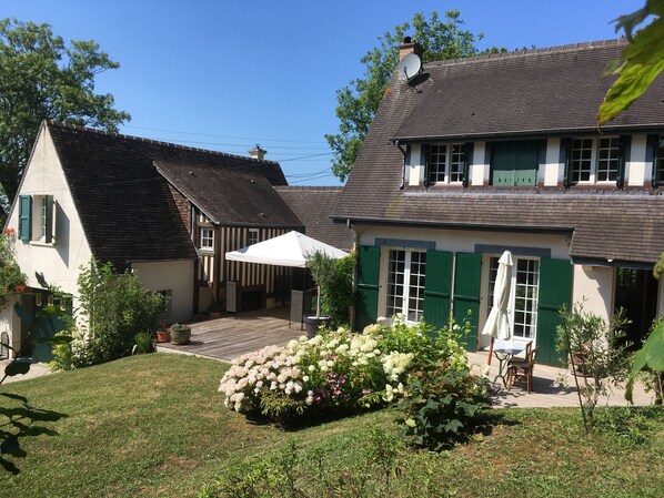 maison vue du jardin