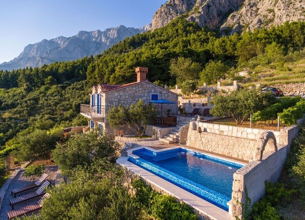 Infinity pool and villa from the front