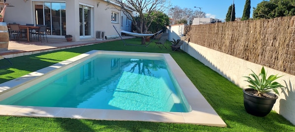 Piscine et jardin