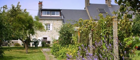 Vue du gîte depuis le jardin