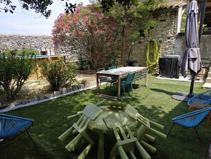 Jardin avec piscine bois