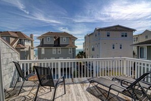 Enjoy your morning Coffee taking in the Fabulous Ocean Views.