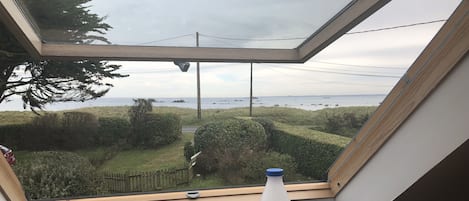 Petit déjeuner avec vue sur la mer