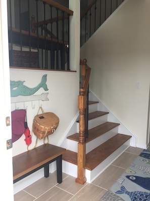 Entry Foyer, bench