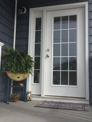 Front entry
Lillie Pads