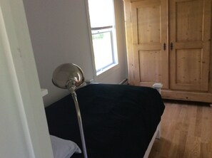 Single Bedroom
with private entrance