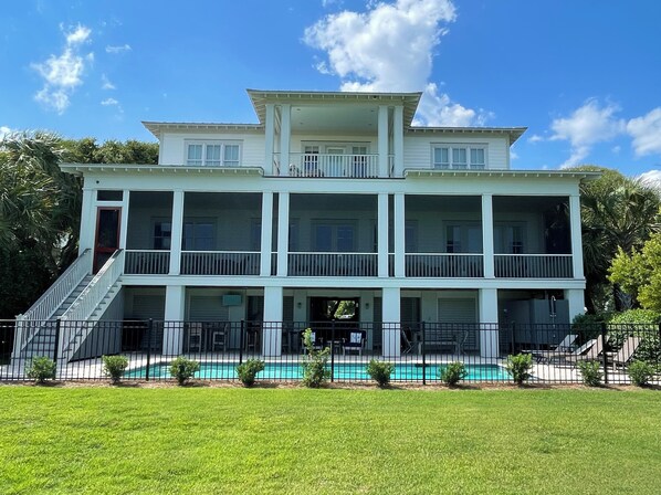 Oceanfront-choose btw the upstairs deck, covered porch and pool/loggia 