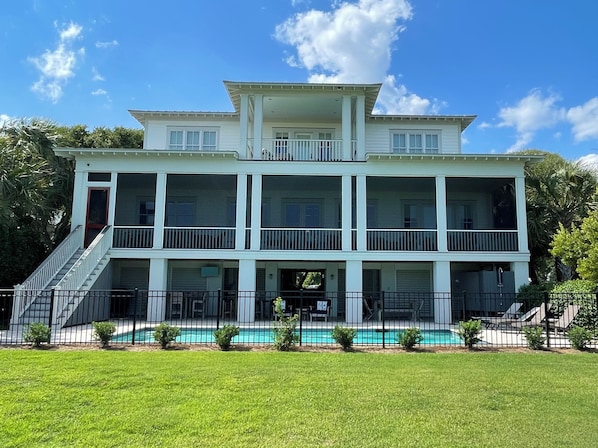 Oceanfront-choose btw the upstairs deck, covered porch and pool/loggia