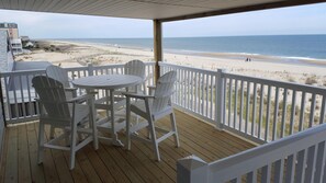 Extra large covered deck overlooking the ocean!