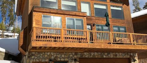 Beautiful wood cabin, with incredible natural light