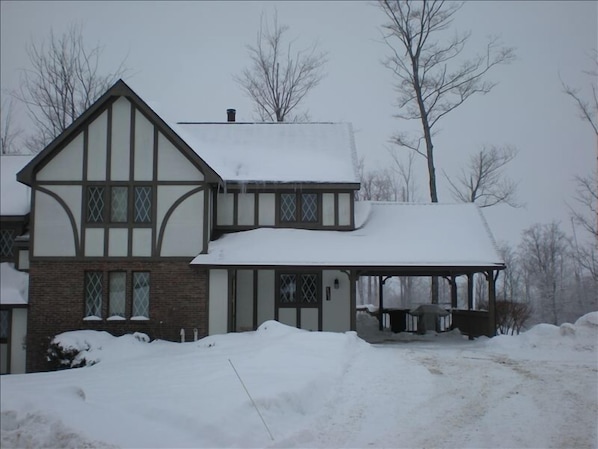 Front view - Slope-side Condo, Peek'N Peak