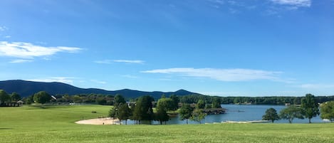 Spectacular lake and Mountain View