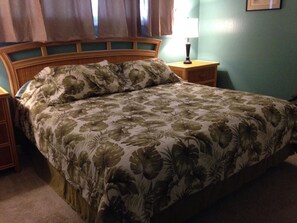 Simmons Cal-king. Dual night stands. Black out curtains.