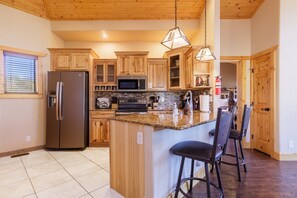 Elegant, fully equipped kitchen and bar top for two adds a contemporary touch