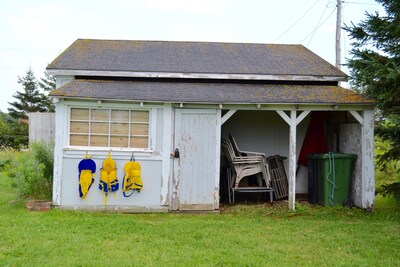 Newly Renovated, Spacious Oceanfront Farmhouse 