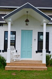 Newly Renovated, Spacious Oceanfront Farmhouse 