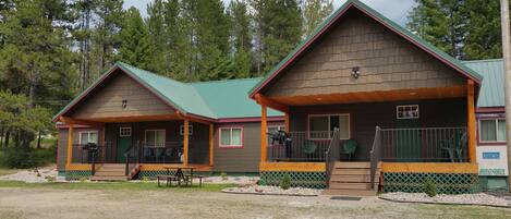 Front deck of The Bear Den at Lazy Bear Lodging