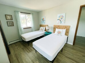 1st floor bedroom with two twin beds 