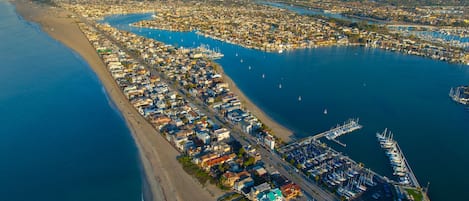 Tucked between the ocean and the bay - the Long Beach Peninsula !