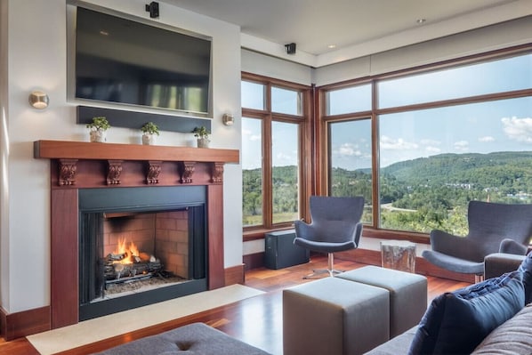 ALTITUDE 166-8 / LUXURY condo with UNREAL views