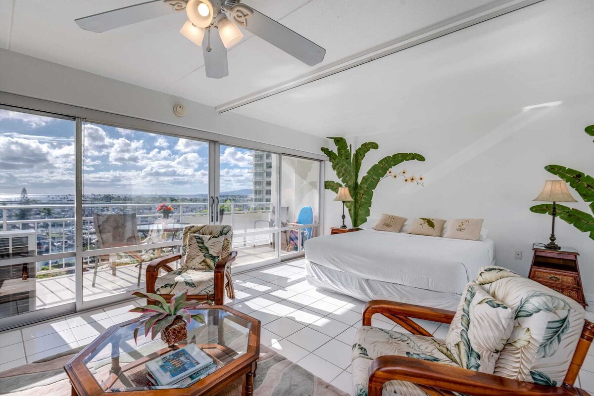 Ilikai 604 Ocean / Sunset / Marina Views King Bed, Sofa Bed