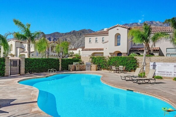 CASA CON VISTA awaits!