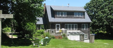 back yard with picnic table, great for croquet other games