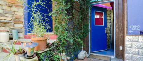 Entrance door to Studio Azul