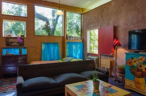 Studio Azul - Sofa and Queen bed (against windows)
