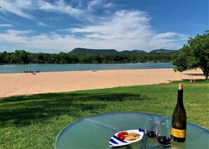 Unexpected treasure in the Hill Country -- beach, lake and mountain views 