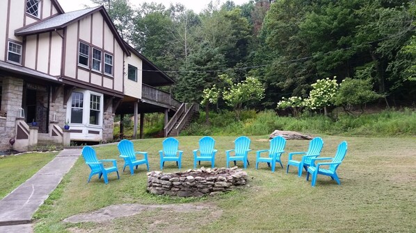 Front yard and firepit seating